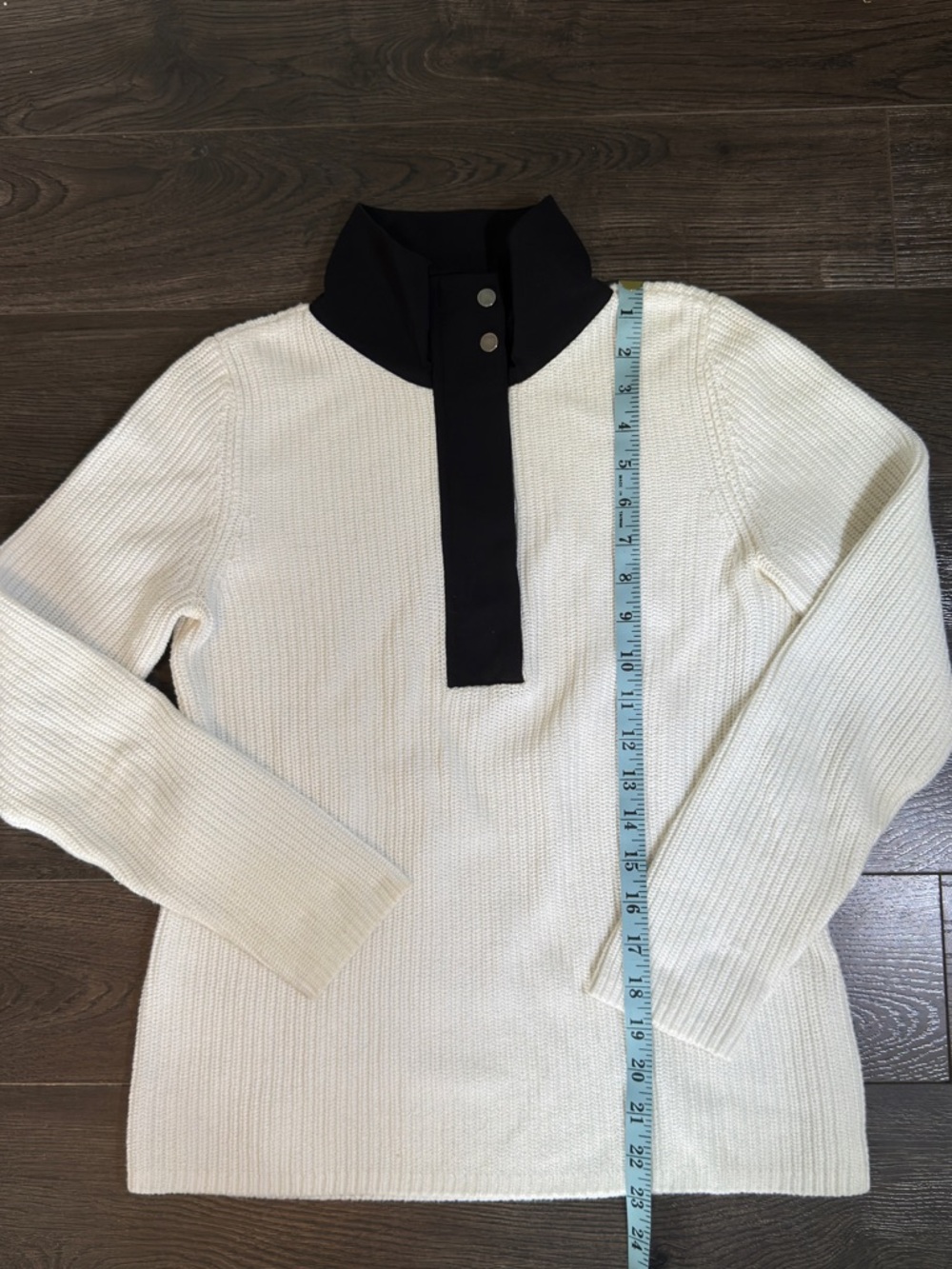 Zenergy Chicos Size 0 White Ribbed Turtleneck Sweater with Black Placket